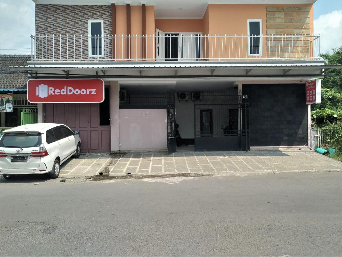 Reddoorz Syariah Near Rs Mitra Keluarga Tegal Ξενοδοχείο Εξωτερικό φωτογραφία