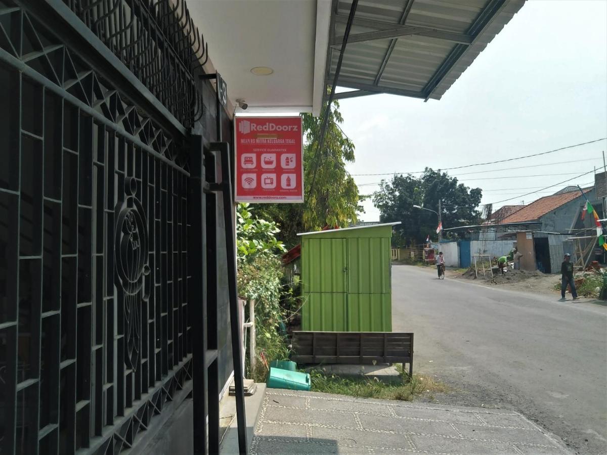 Reddoorz Syariah Near Rs Mitra Keluarga Tegal Ξενοδοχείο Εξωτερικό φωτογραφία