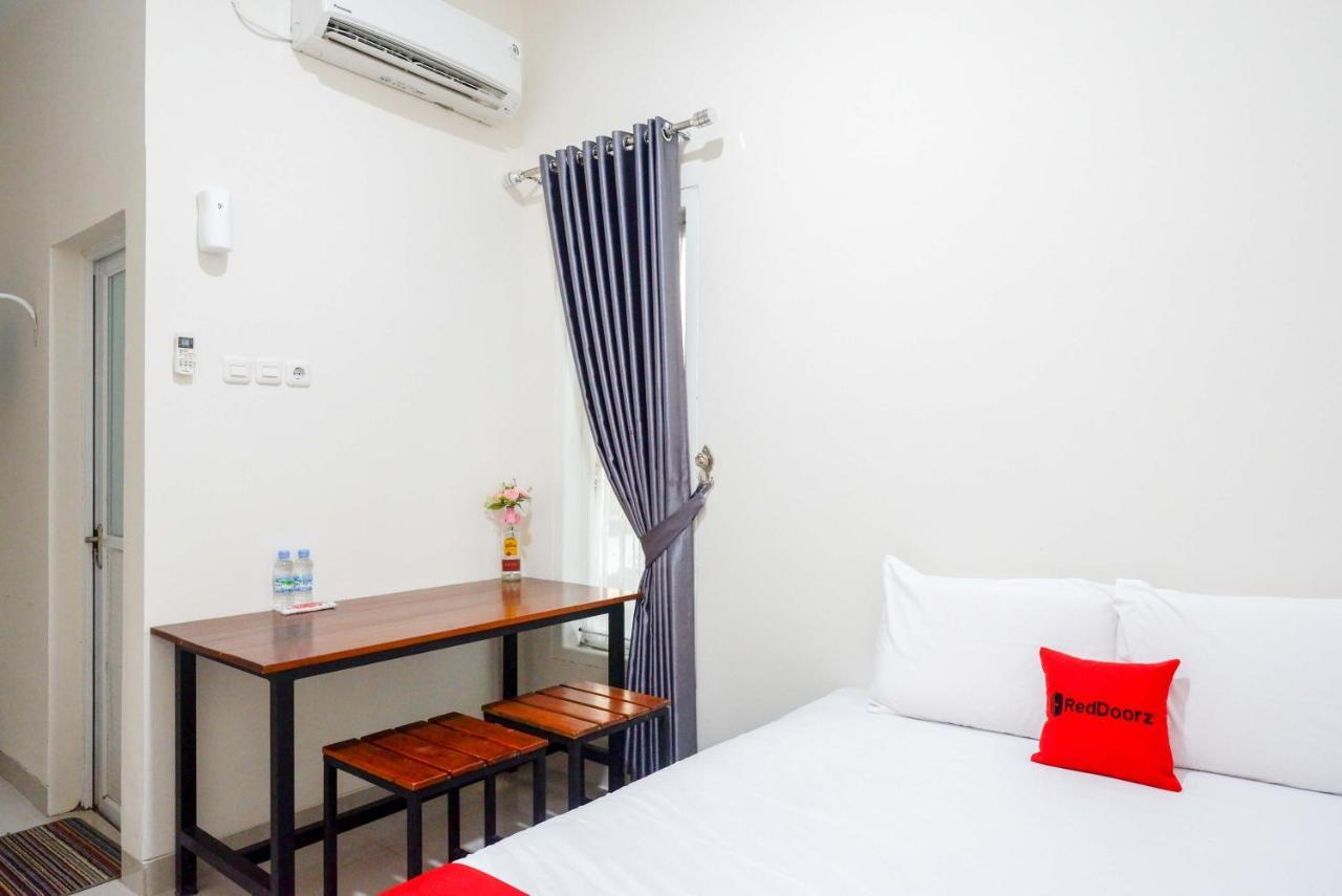 Reddoorz Syariah Near Rs Mitra Keluarga Tegal Ξενοδοχείο Εξωτερικό φωτογραφία
